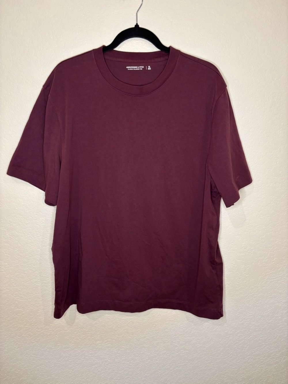 Abercrombie & Fitch Men's Crewneck T-Shirt in Burgundy